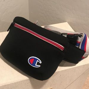 CHAMPION FANNYPACK